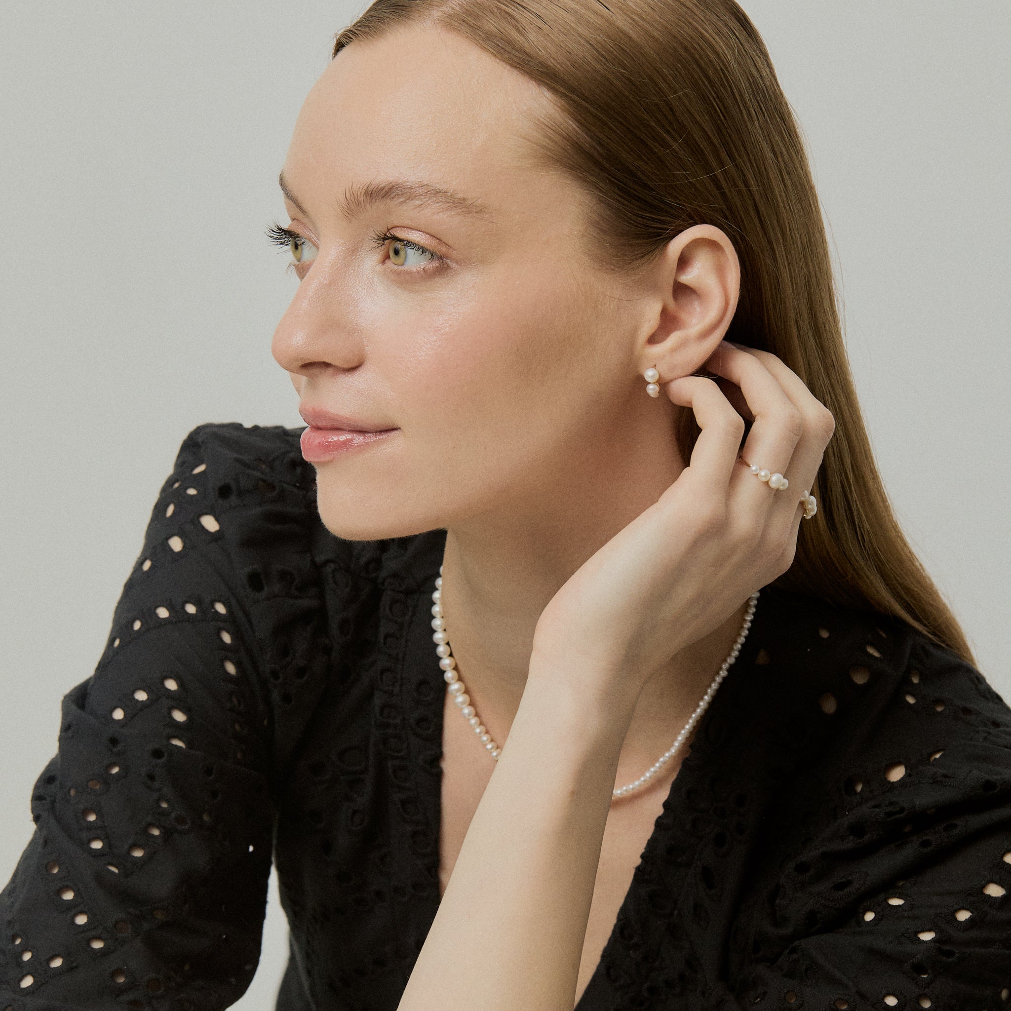 Atelier Devi Cercei rotunzi creole din aur 14K cu perle naturale