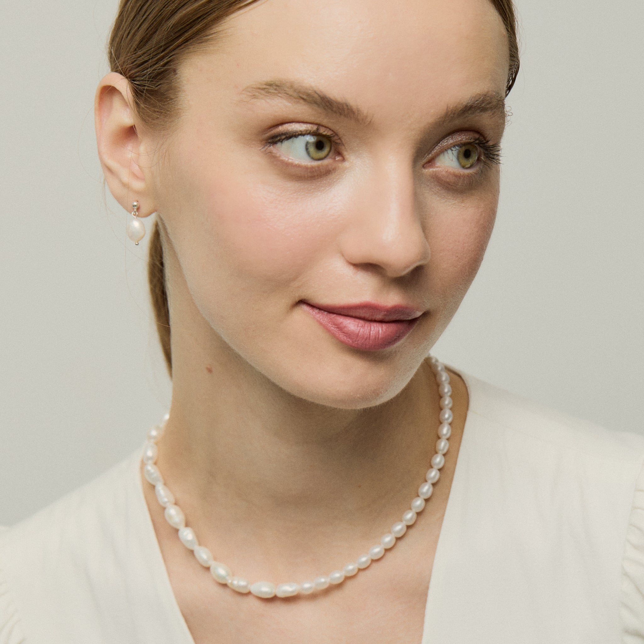 https://atelier-devi.com/products/atelier-devi-colier-din-perle-naturale-ovale-de-dimensiuni-diferite
