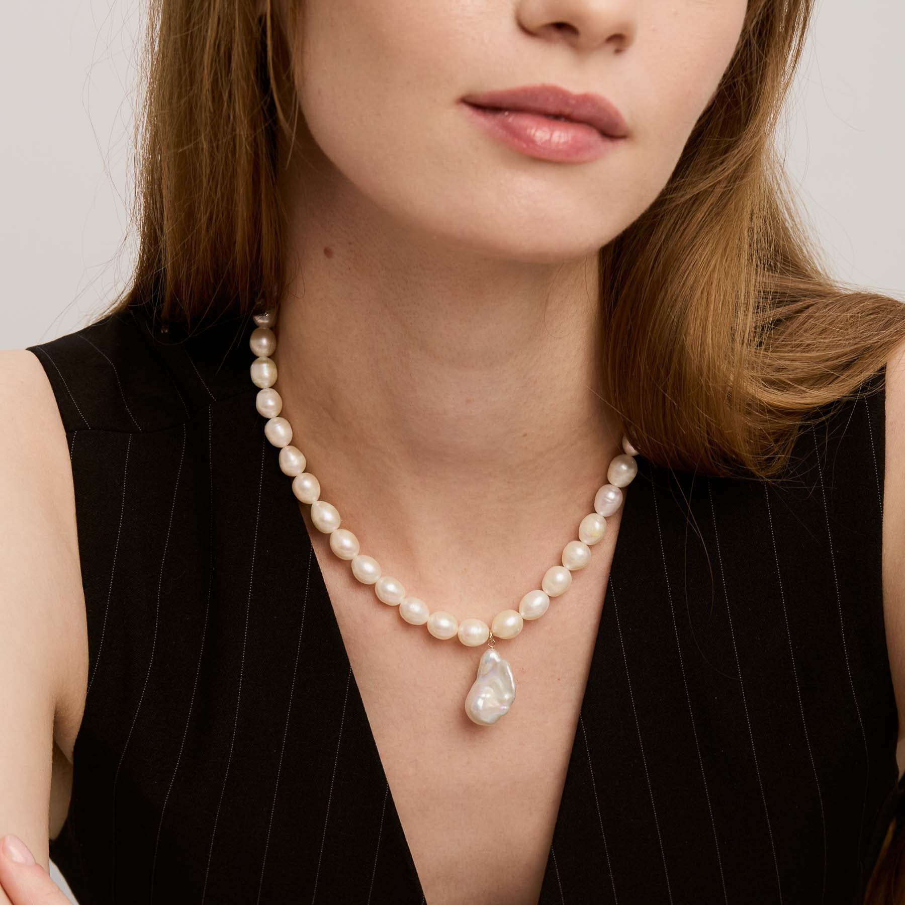 Regina Necklace - Pearls & Gold