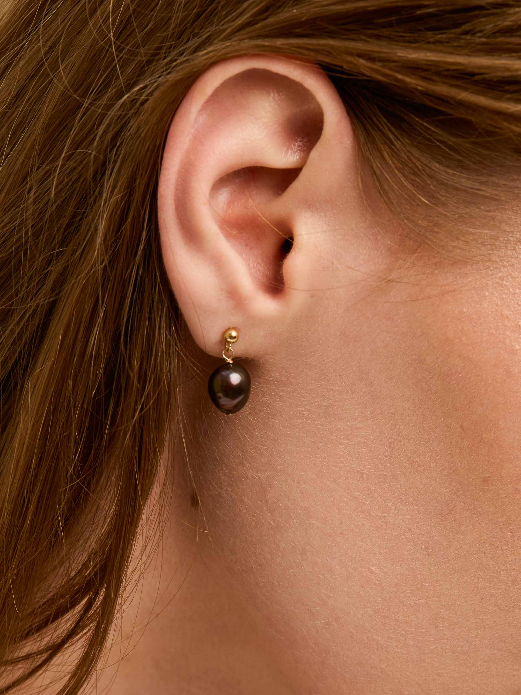 Anna Earrings - Black Pearls