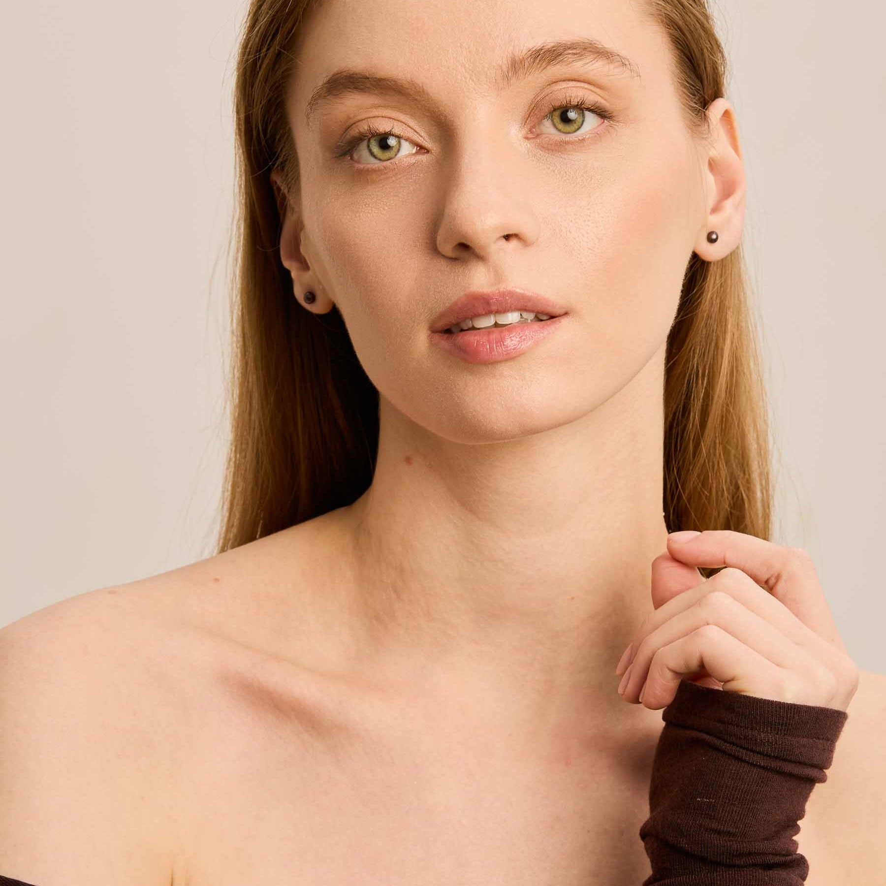 Tiny Earrings - Black Pearl & Gold