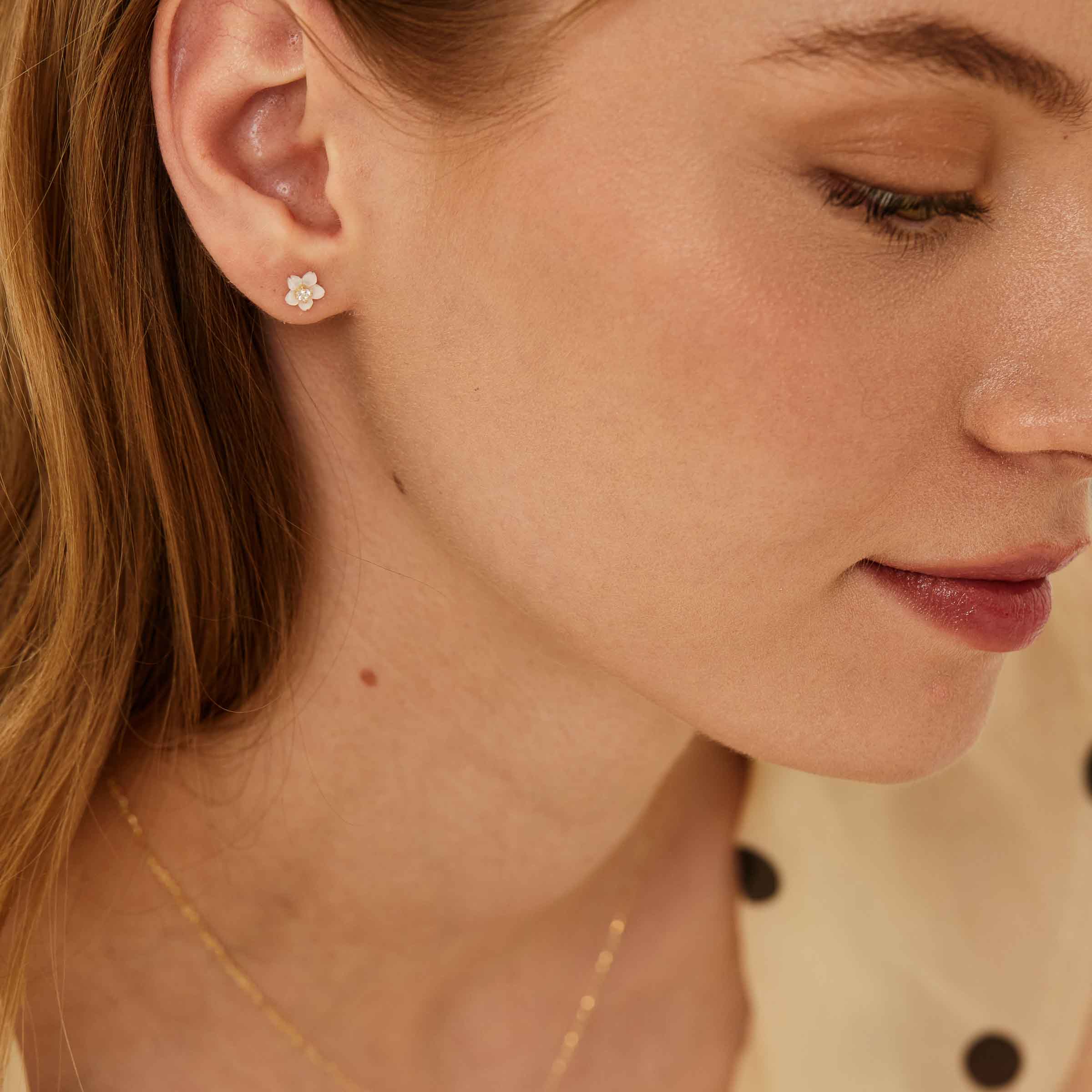 Cercei Stud „Sakura" din Aur 14K cu Sidef Natural