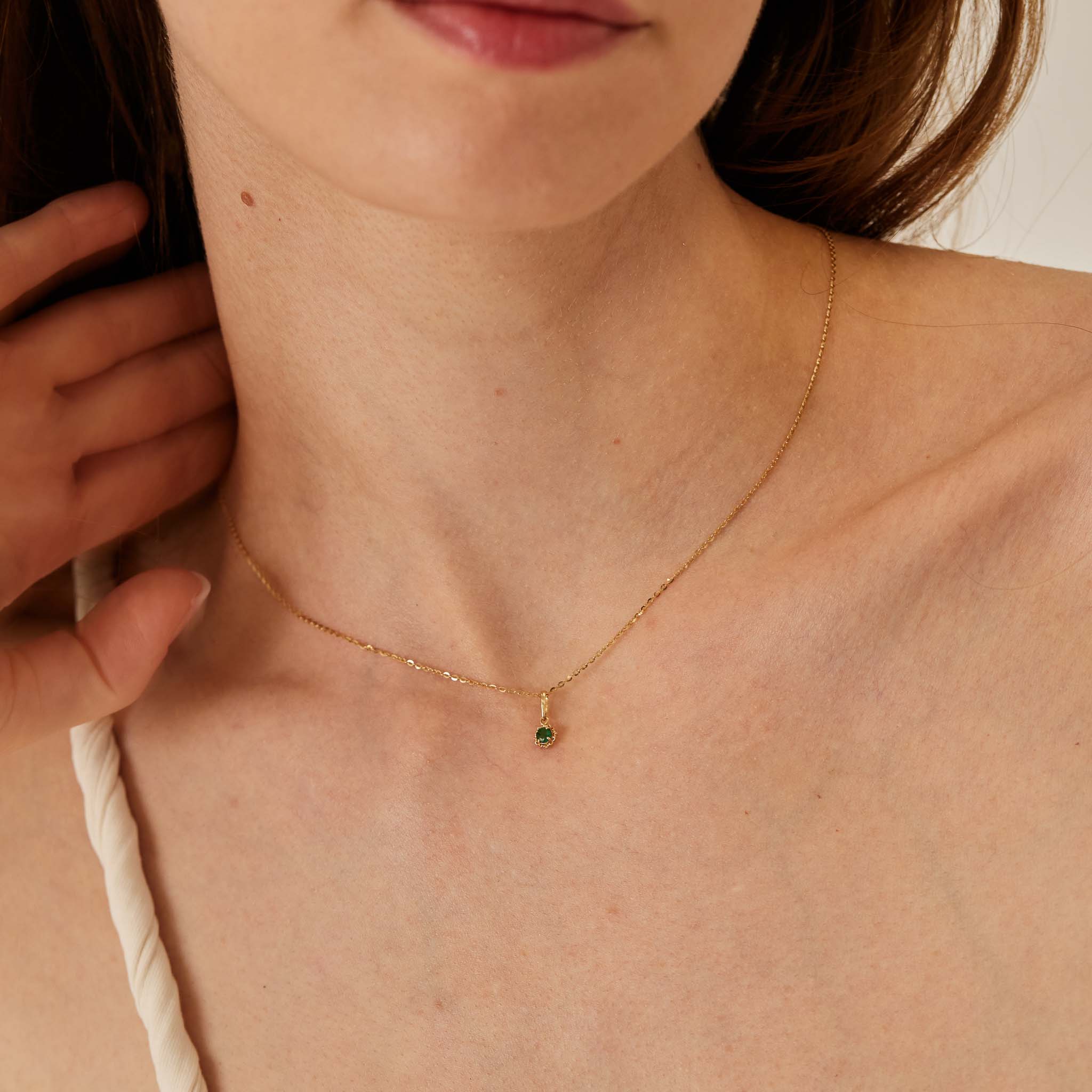 Pandantiv „Hana” din Aur 14K și Smarald Natural
