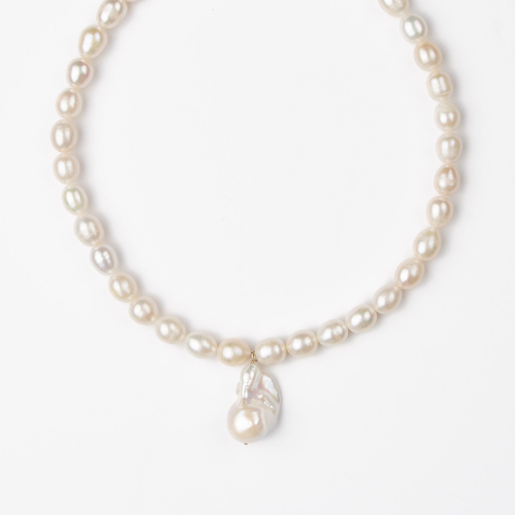Regina Necklace - Pearls & Gold