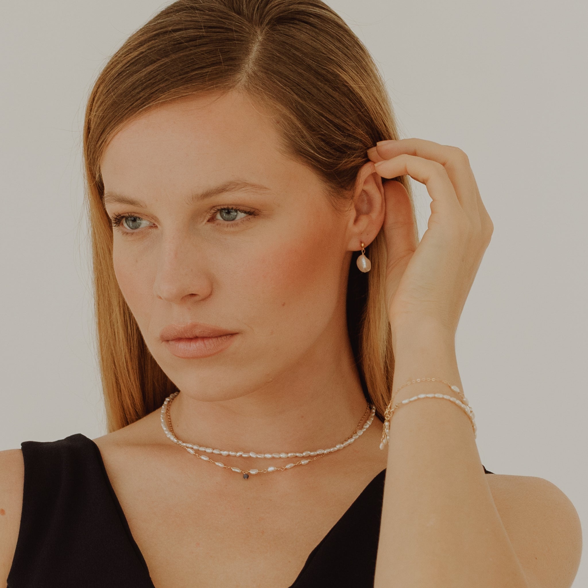 One Sapphire Pearl Chain
