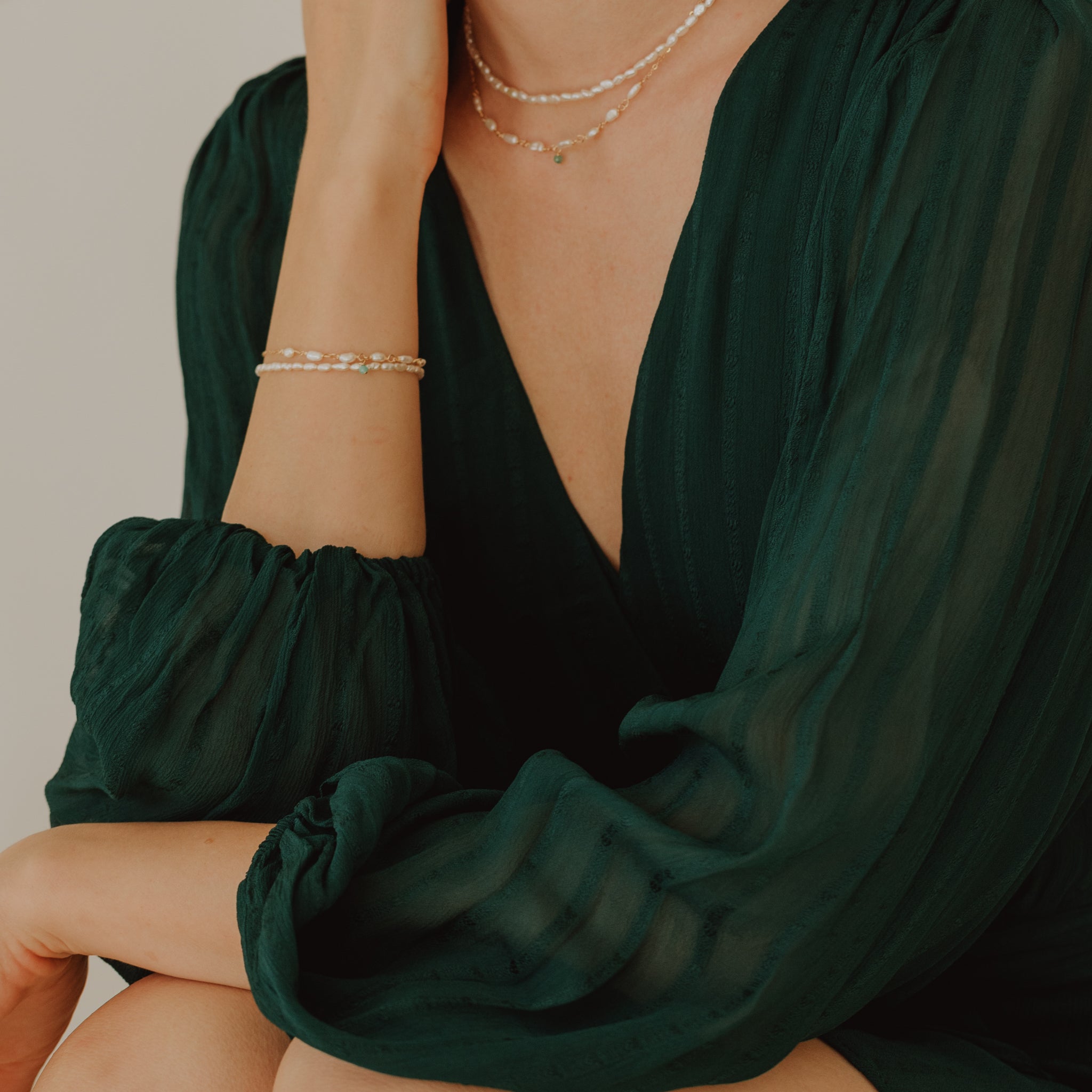 One Emerald Pearl Bracelet