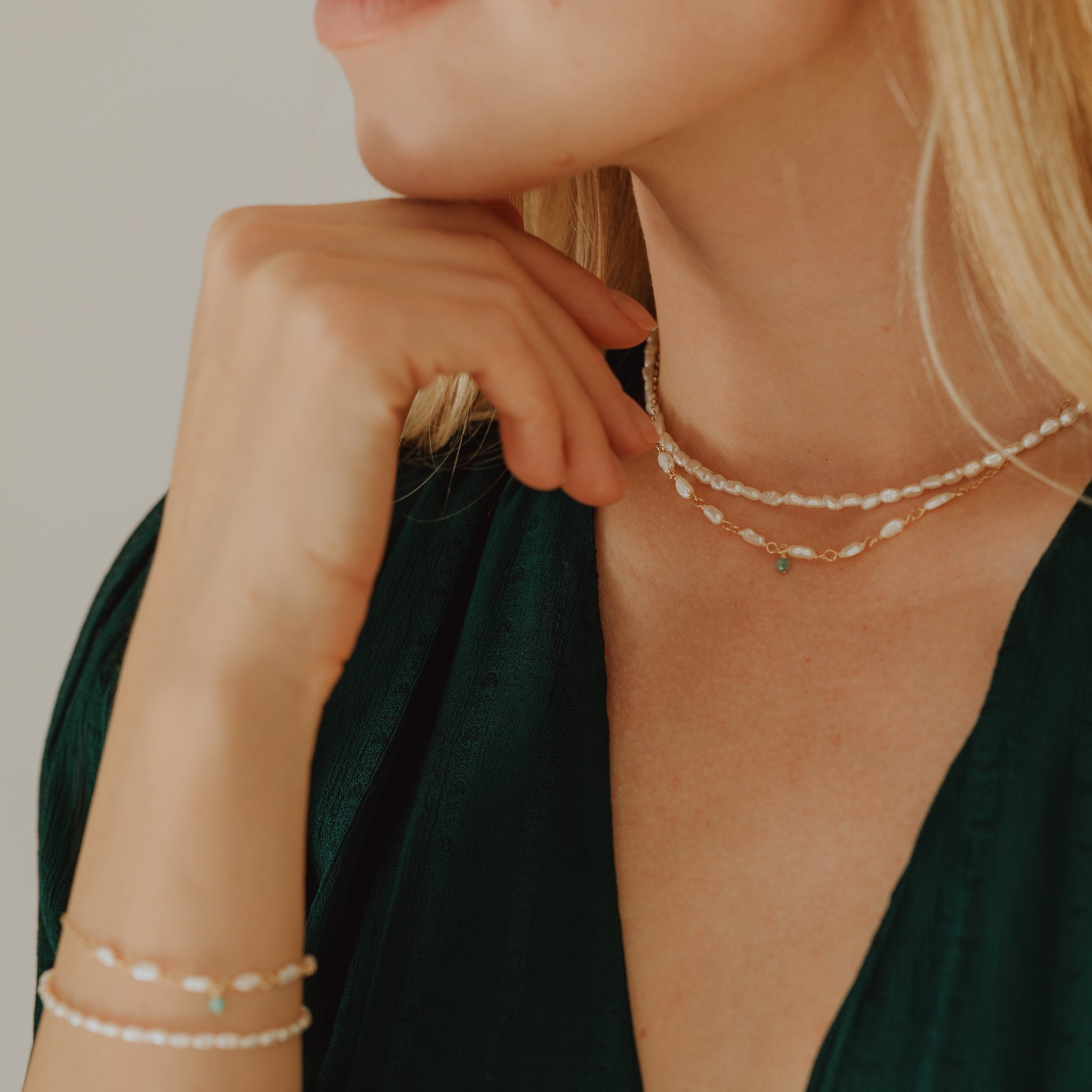 One Emerald Pearl Chain