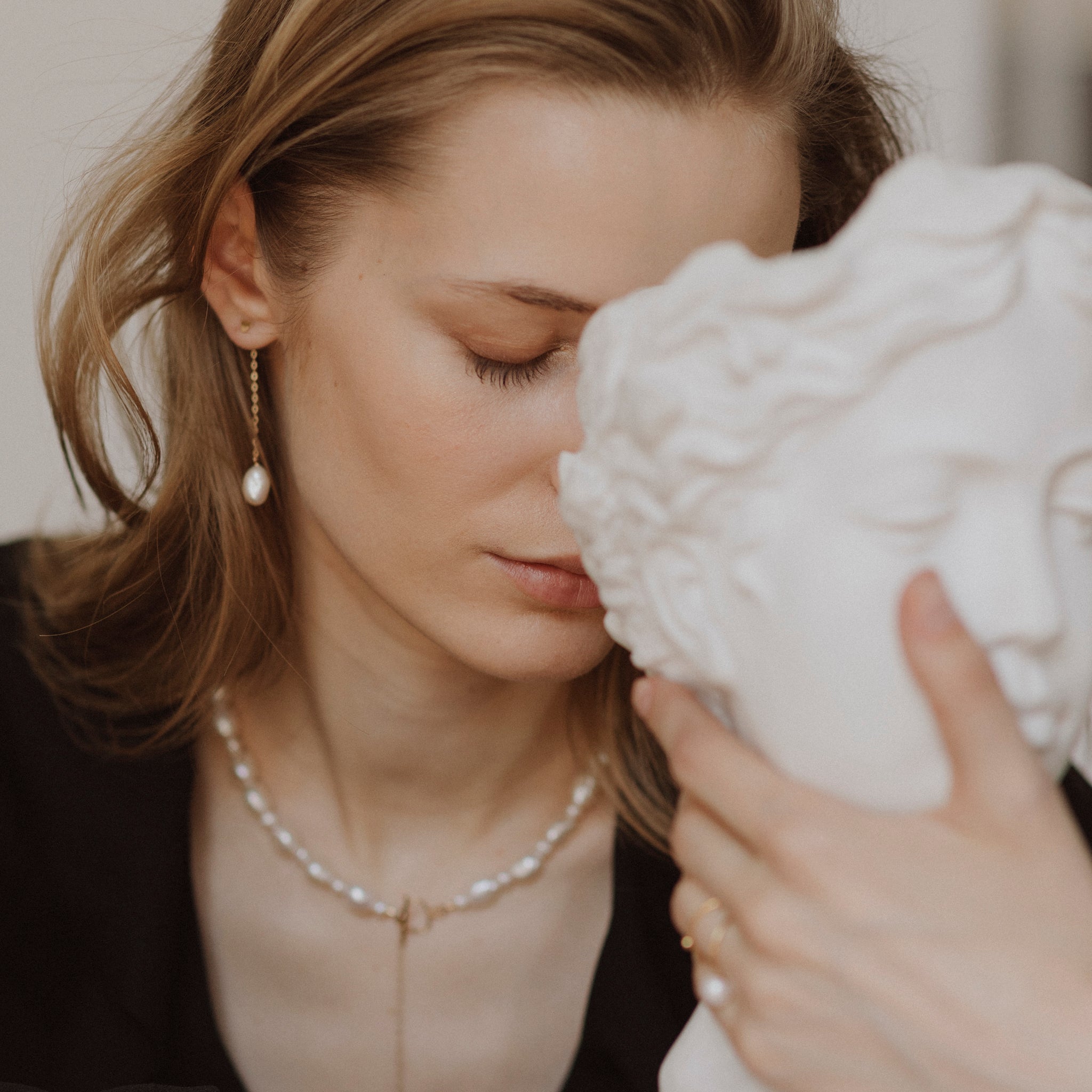 Cercei lungi cu șurub, lanț și perlă ovală