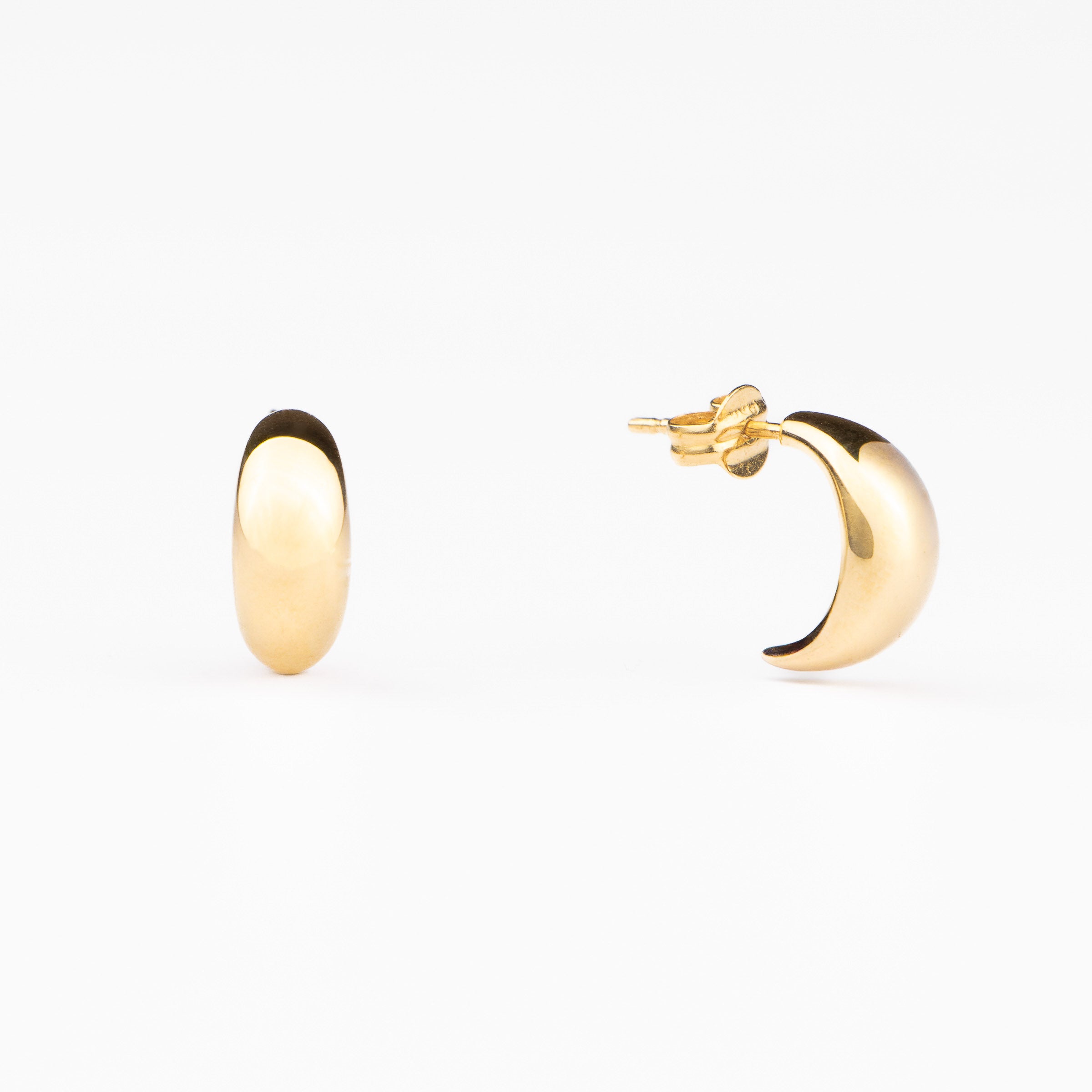 Cercei Stud „Yuna” din Aur 14K • Design Sculptural