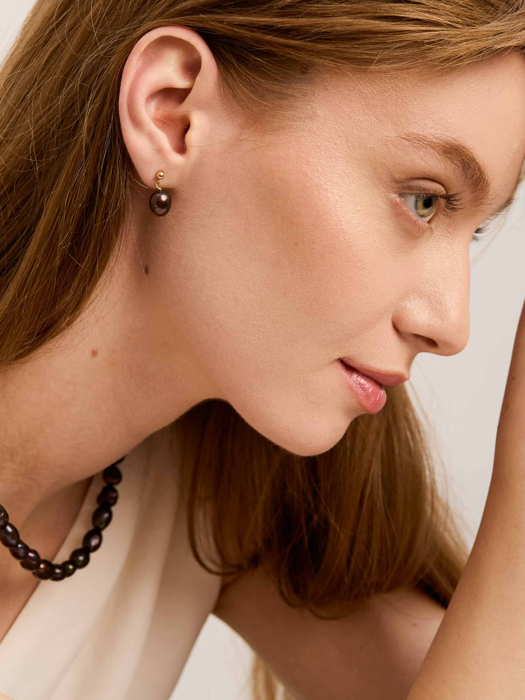 Anna Earrings - Black Pearls