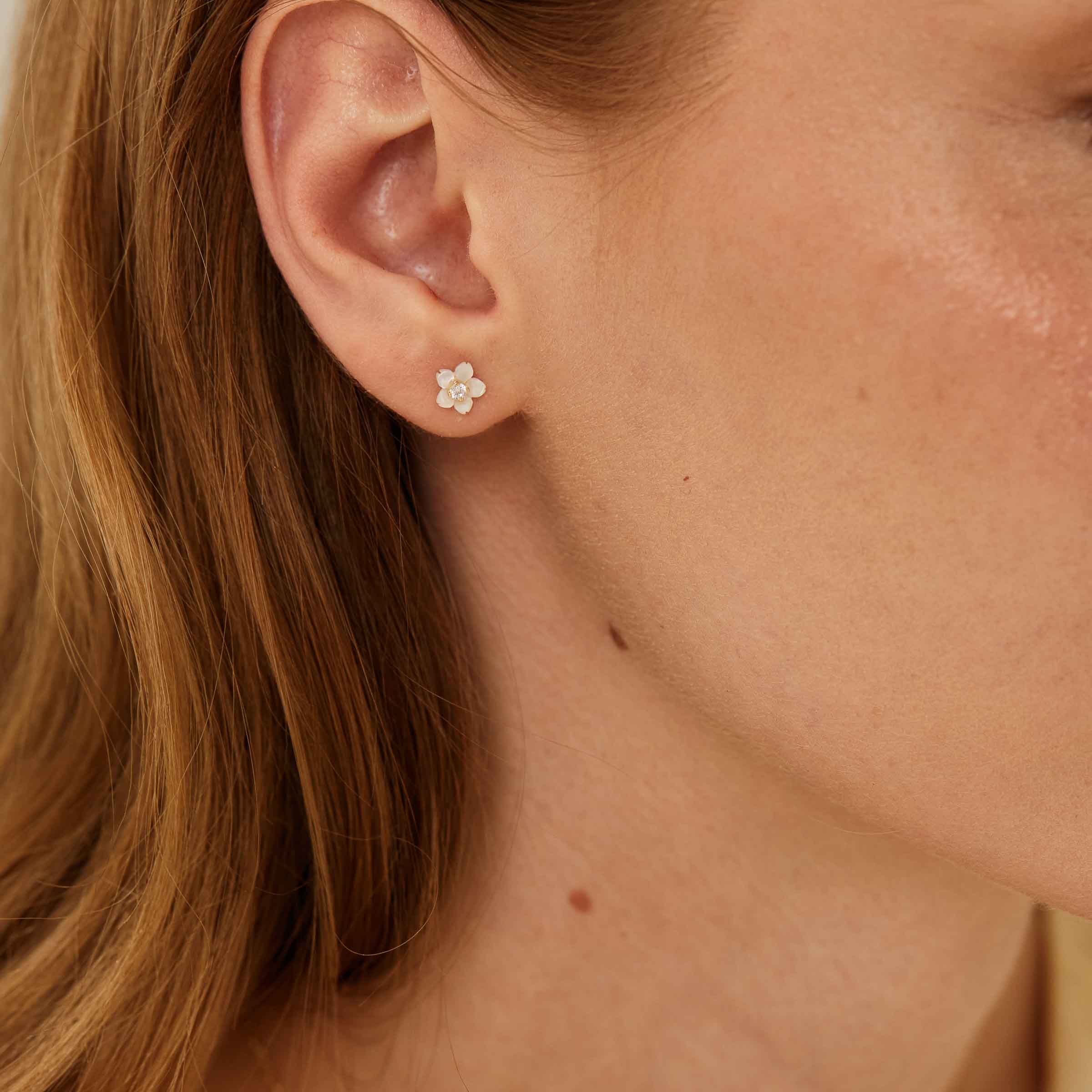 Cercei Stud „Sakura" din Aur 14K cu Sidef Natural