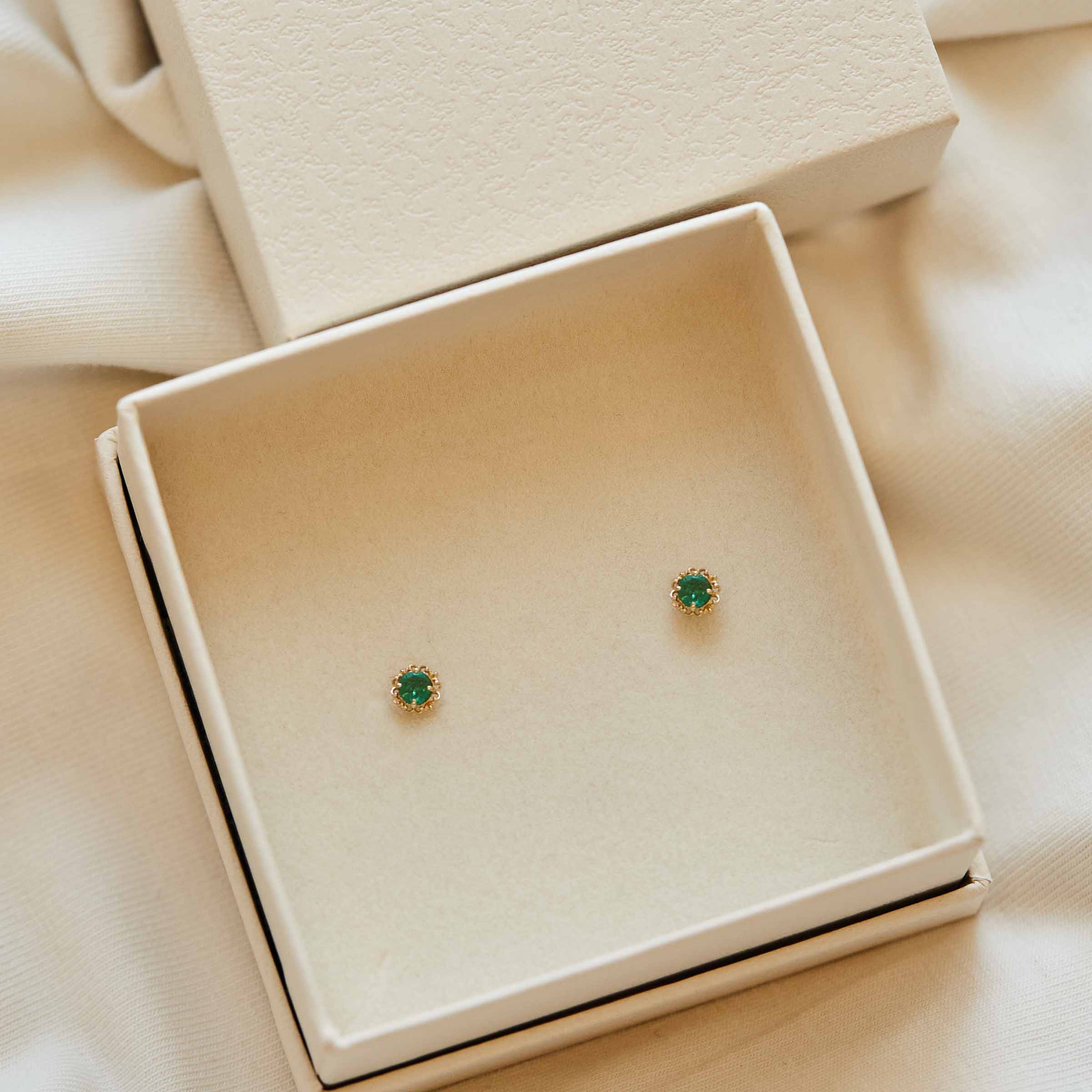 Cercei „Hana” din Aur 14K cu Smarald Natural
