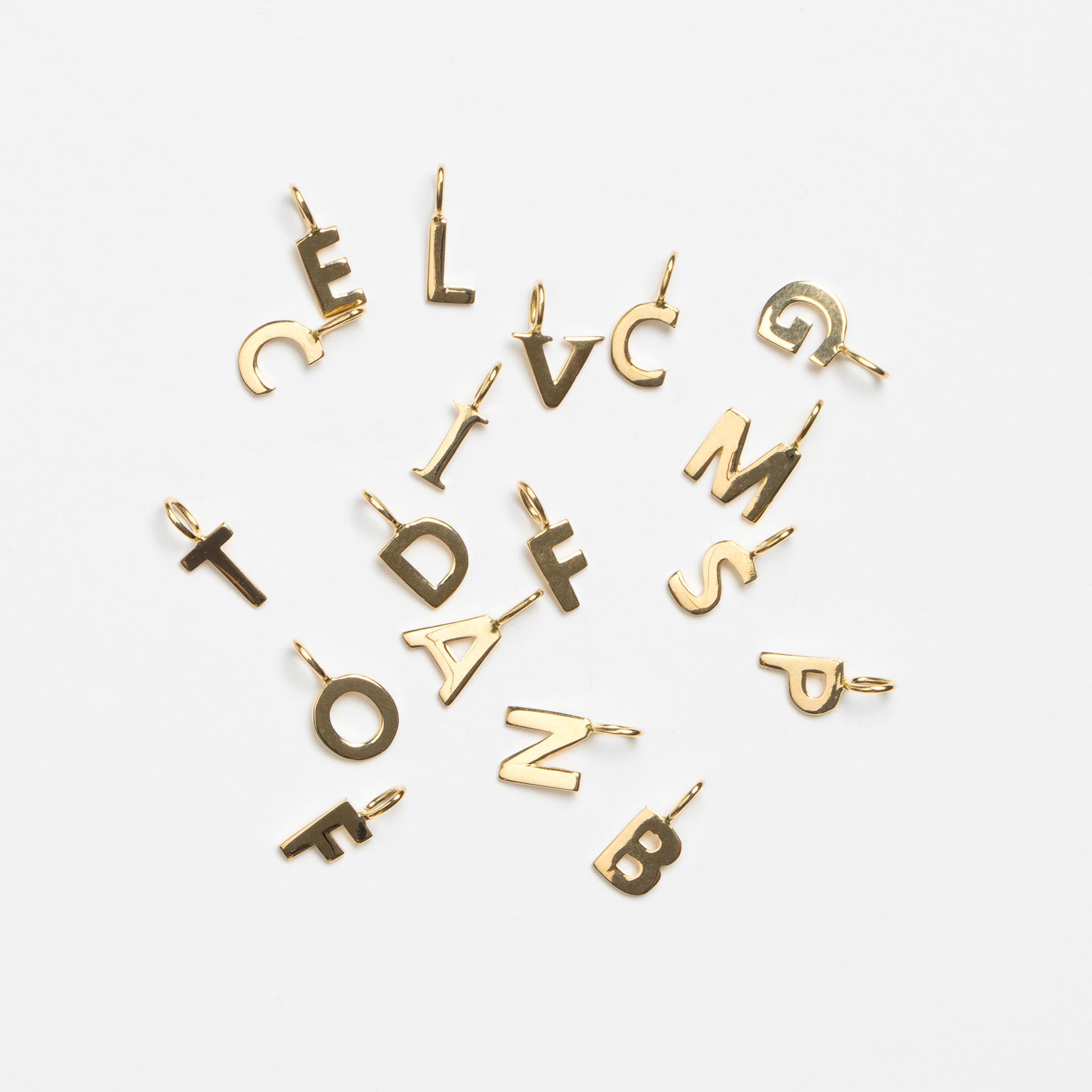Pandantiv „Initials” din Aur 14K Litera