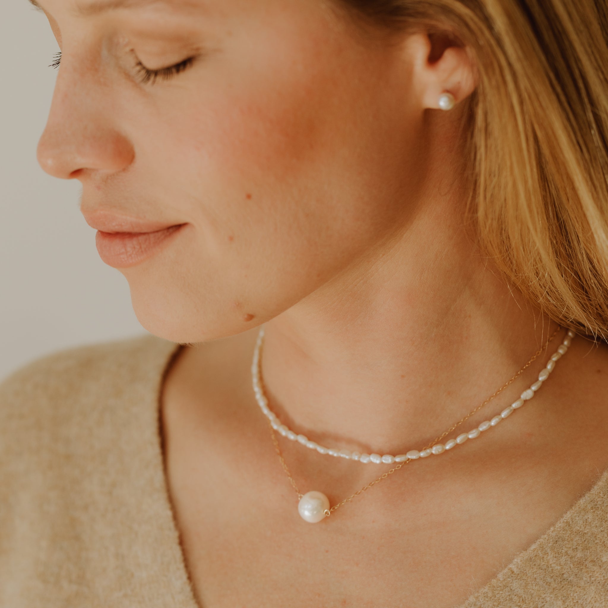 One Pearl Necklace