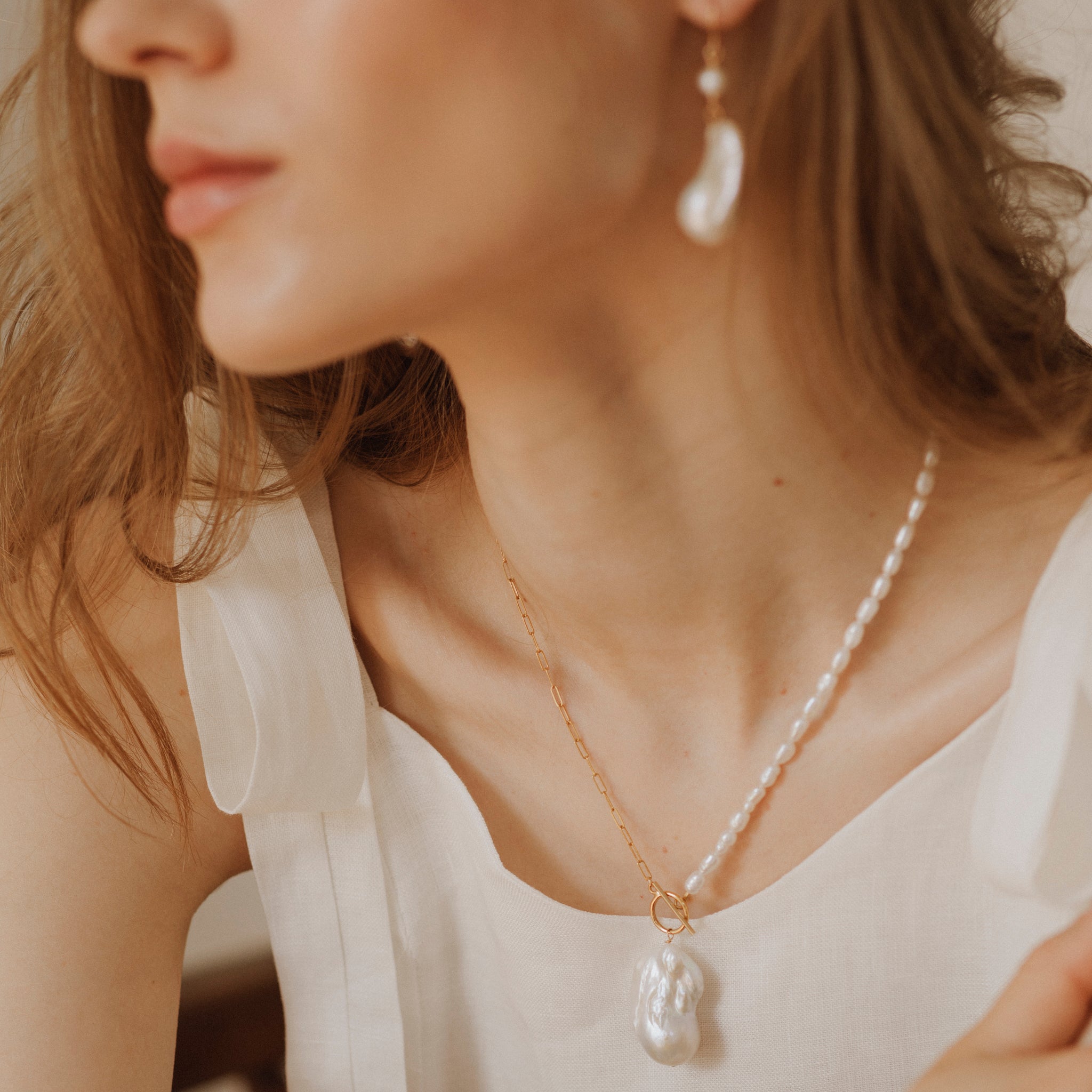 Colier statement din aur filat, perle și perlă gigantică | Atelier Devi