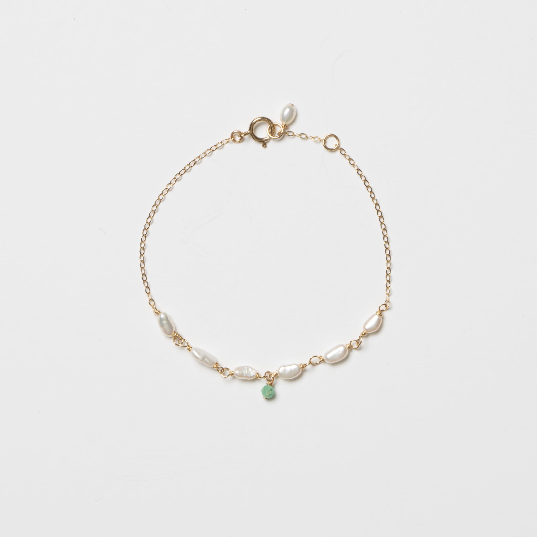One Emerald Pearl Bracelet