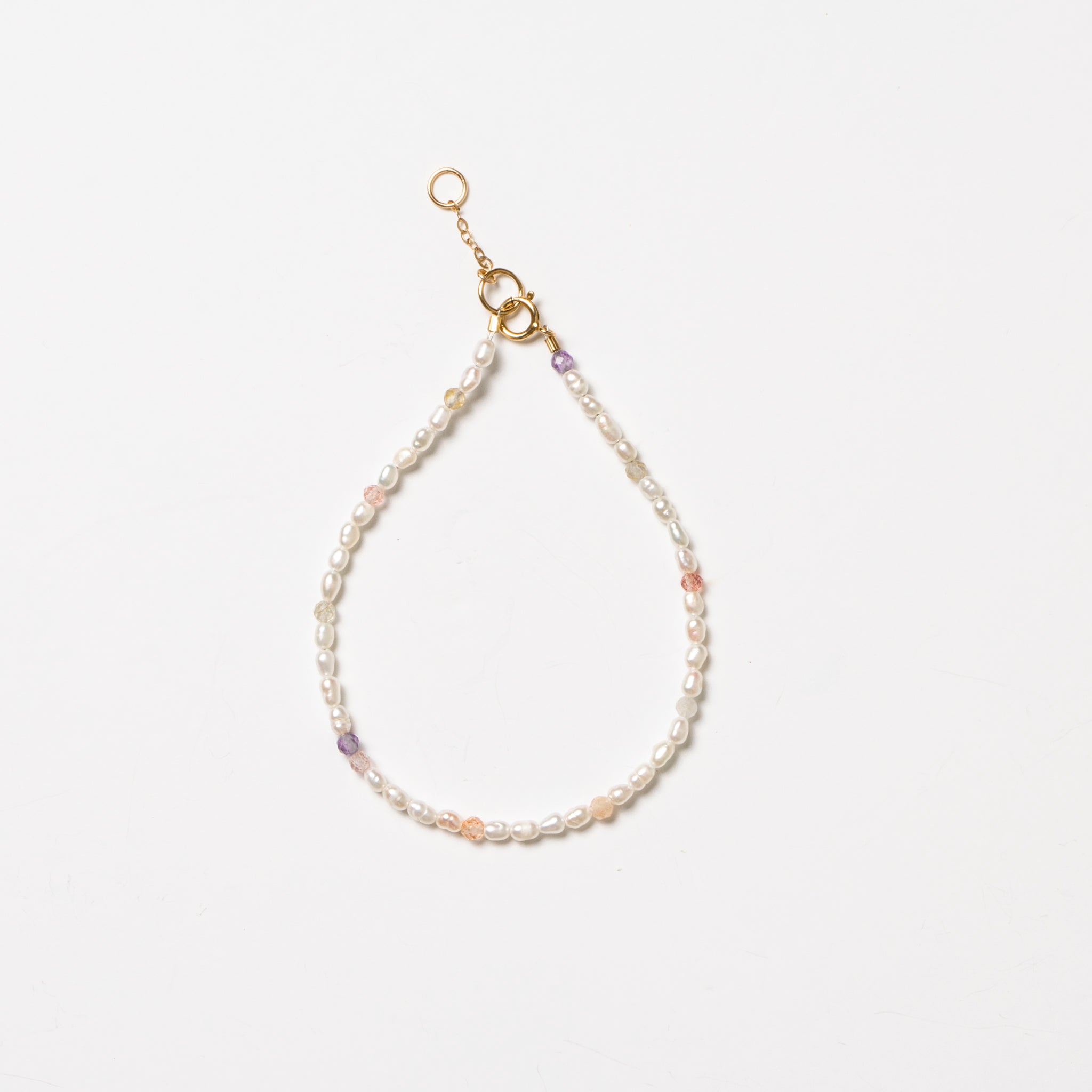 Brățară în culori pastel din perle și pietre prețioase | Atelier Devi