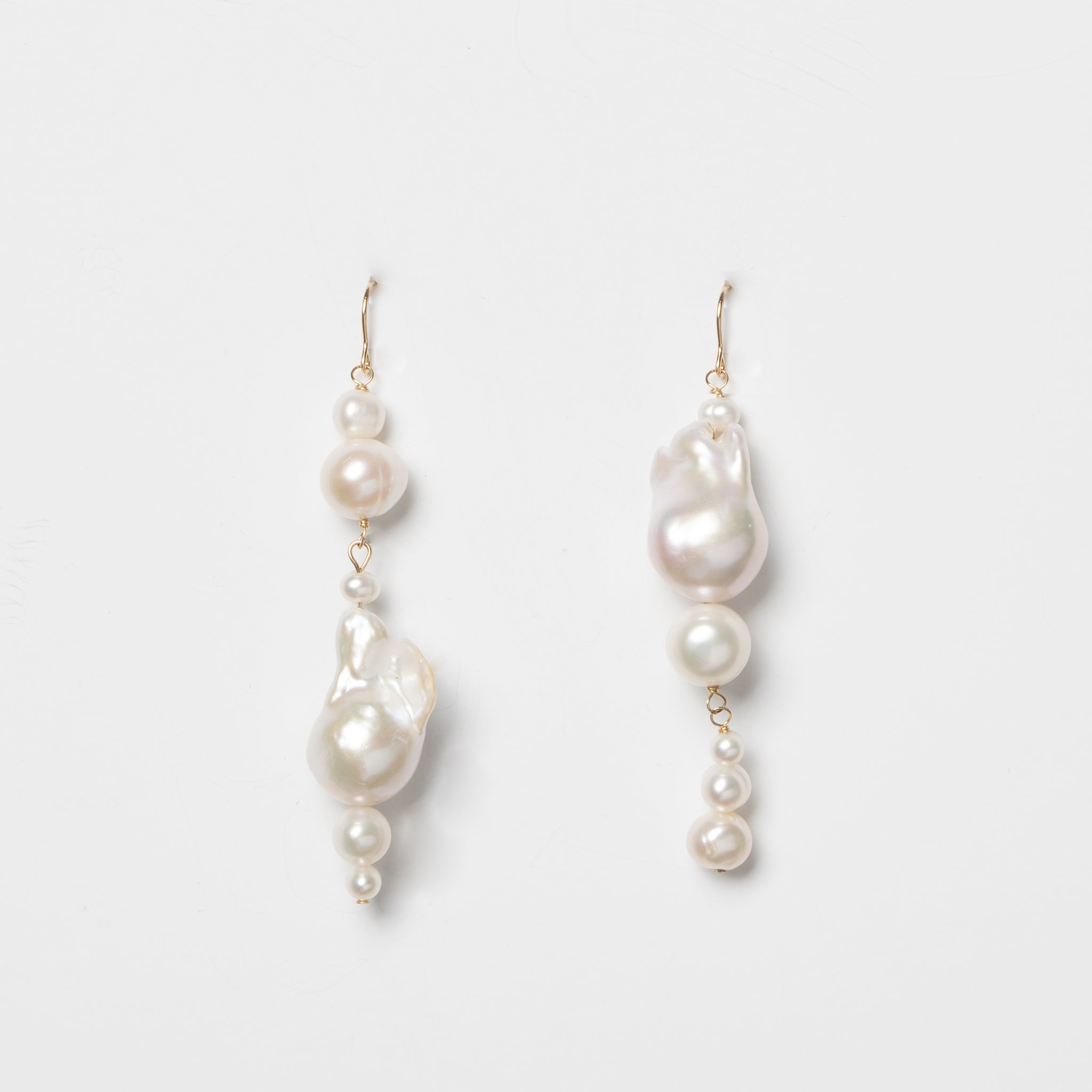 L' Extravagante Pearl Earrings