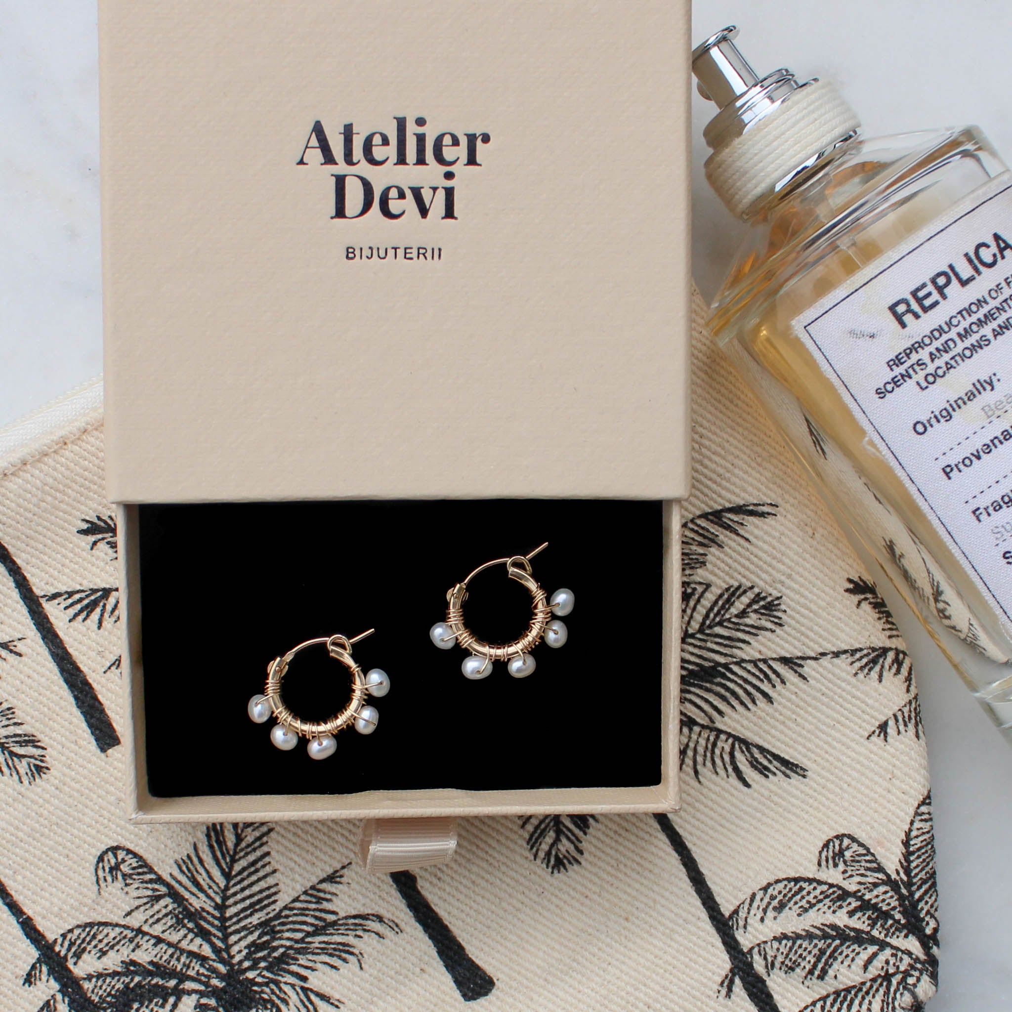 Cercei rotunzi din aur cu perle | Atelier Devi