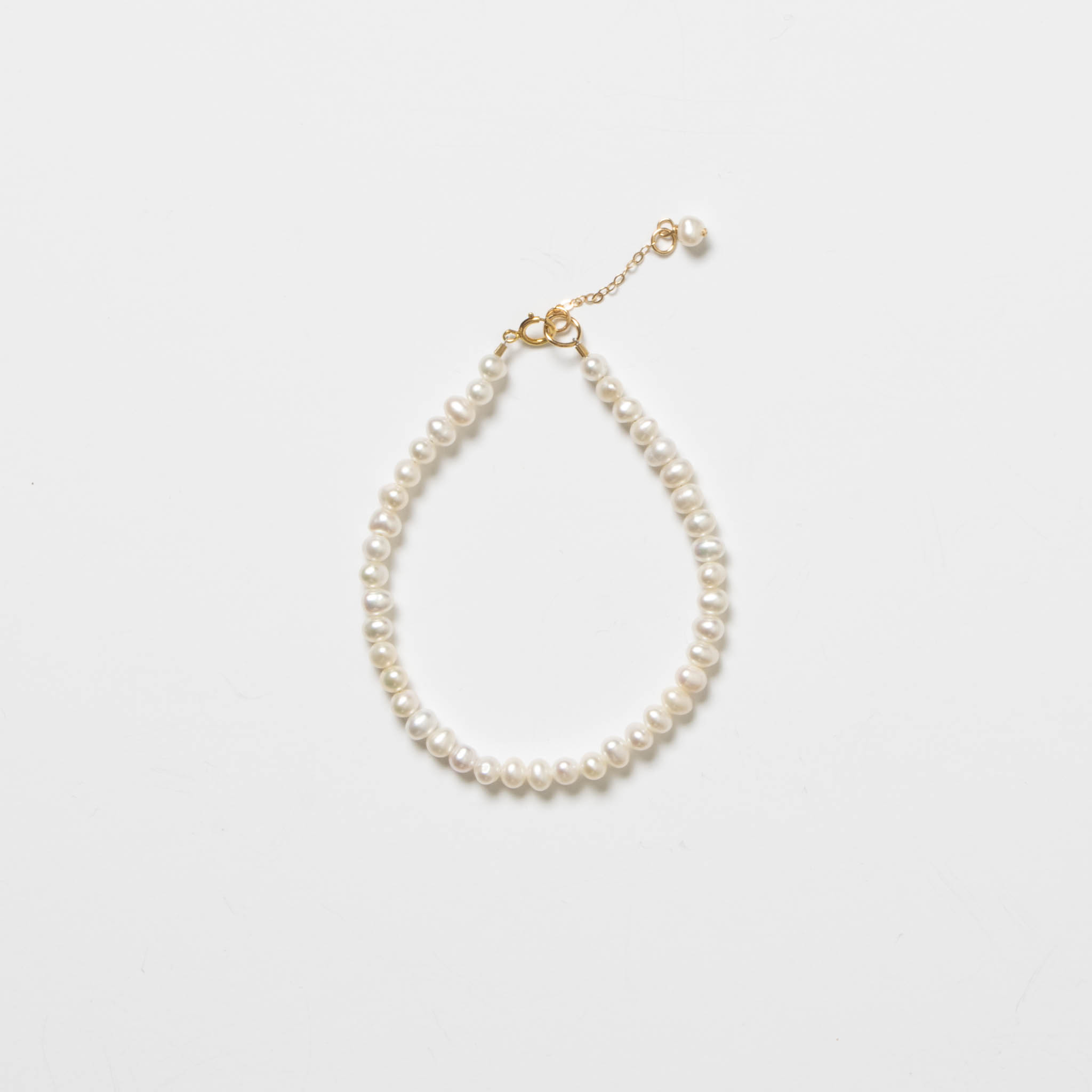Bratara din perle rotunde, mici si aur galben | Atelier Devi