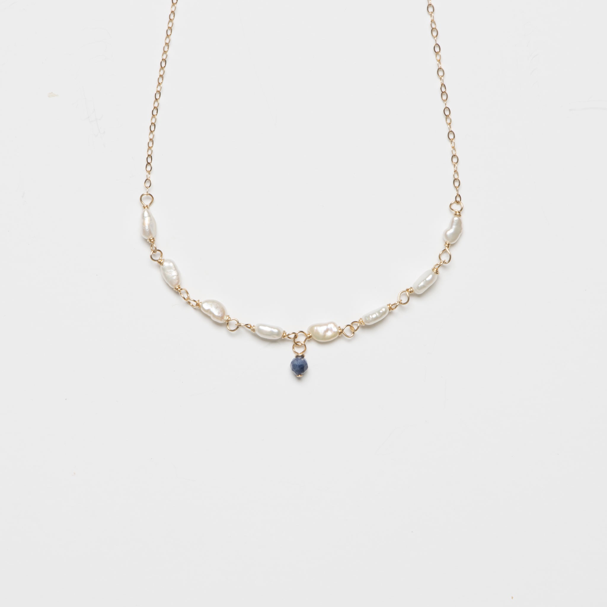 One Sapphire Pearl Chain